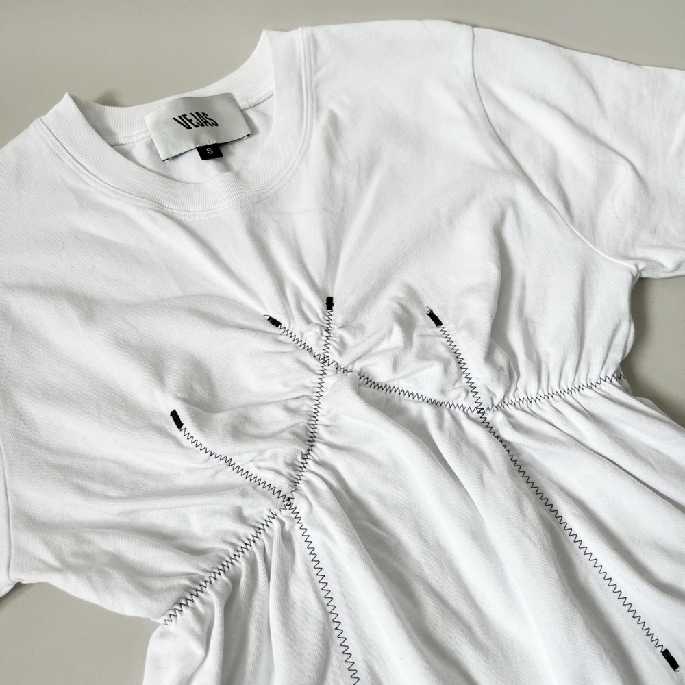 VEJAS Gathered Contrast Stitch T-Shirt
